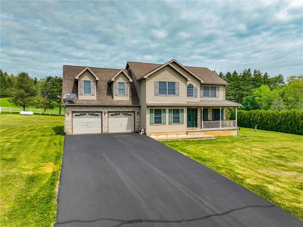 Property Photo:  42 Louis Circle  PA 18222 