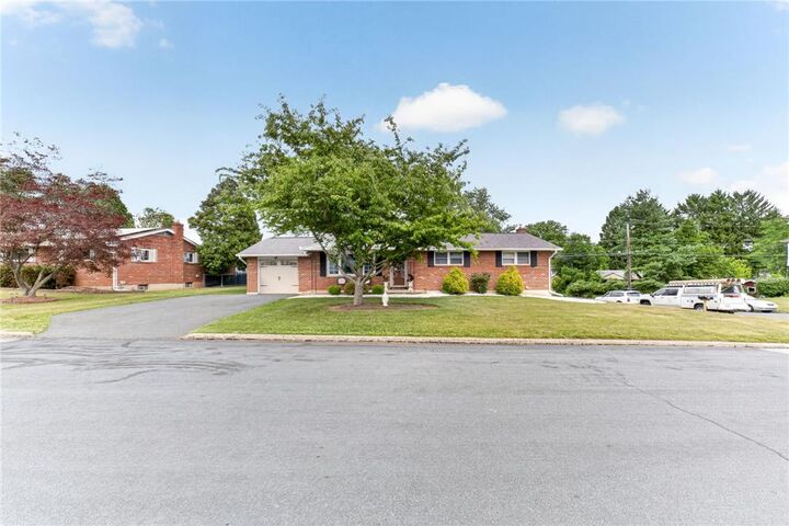 Property Photo:  7290 Heather Road  PA 18062 