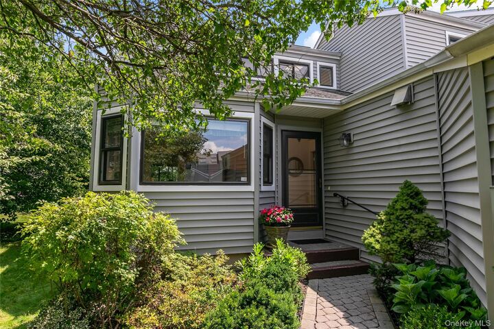 Property Photo:  191 Horseshoe Circle  NY 10562 