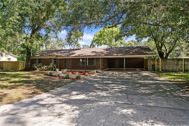 Property Photo: 6928 Greenhill Place FL 33617