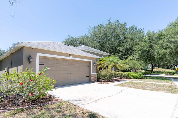 Property Photo: 7605 Nottinghill Sky Drive FL 33572