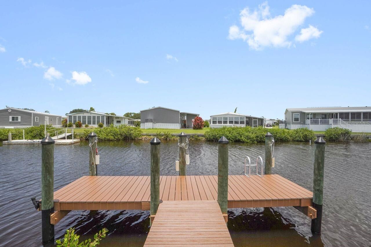 Property Photo: 654 Blackburn Boulevard FL 34287