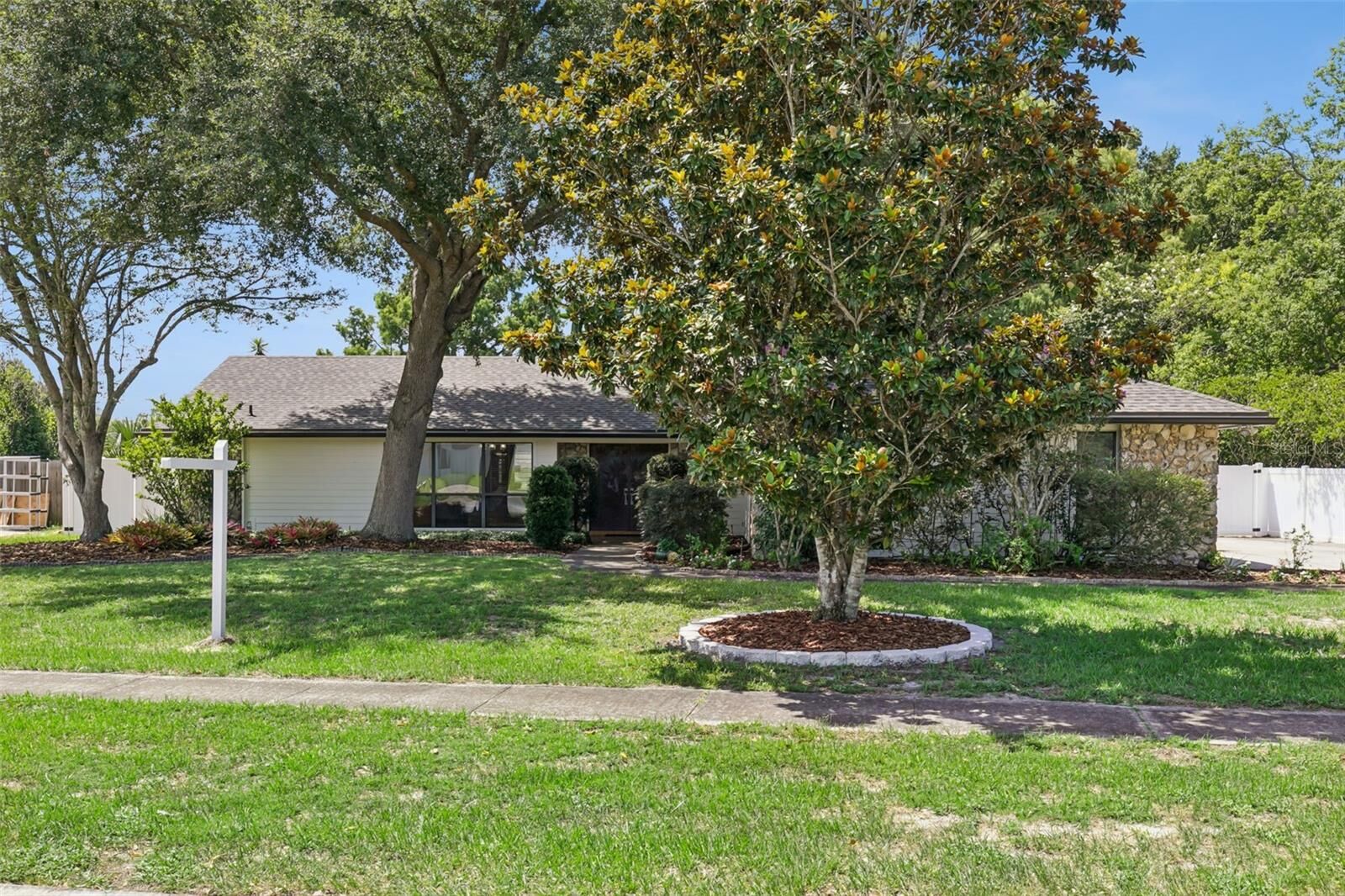 Property Photo:  1209 Deer Run Drive  FL 32708 