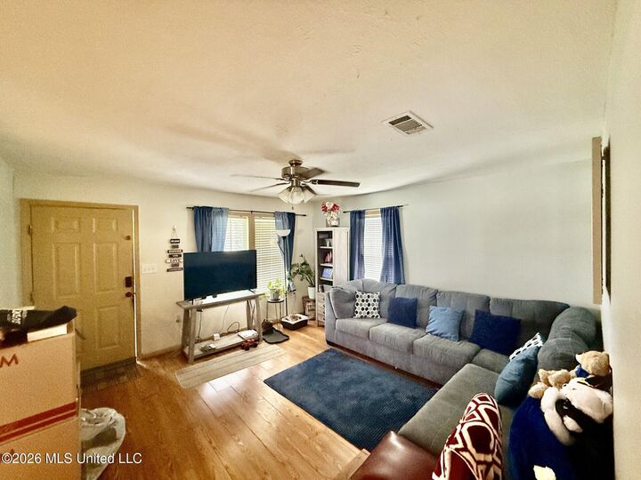 Property Photo:  658 Union Street  MS 39520 