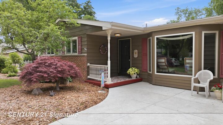 Property Photo:  1226 Clearview Drive  MI 48433 