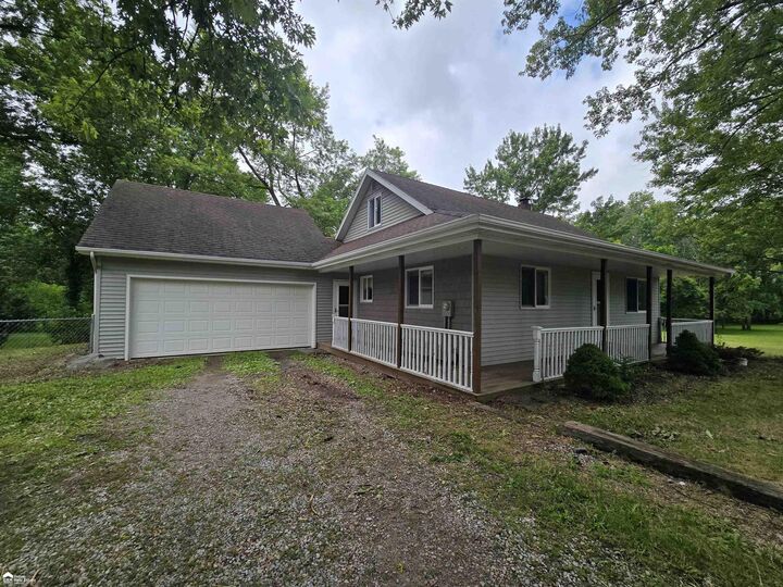 Property Photo:  819 W Summit Street  MI 48429 