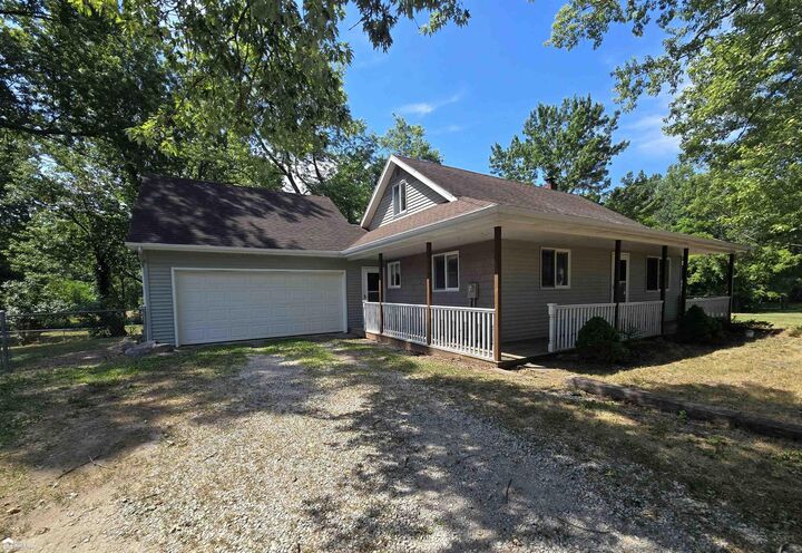 Property Photo: 819 W Summit Street MI 48429