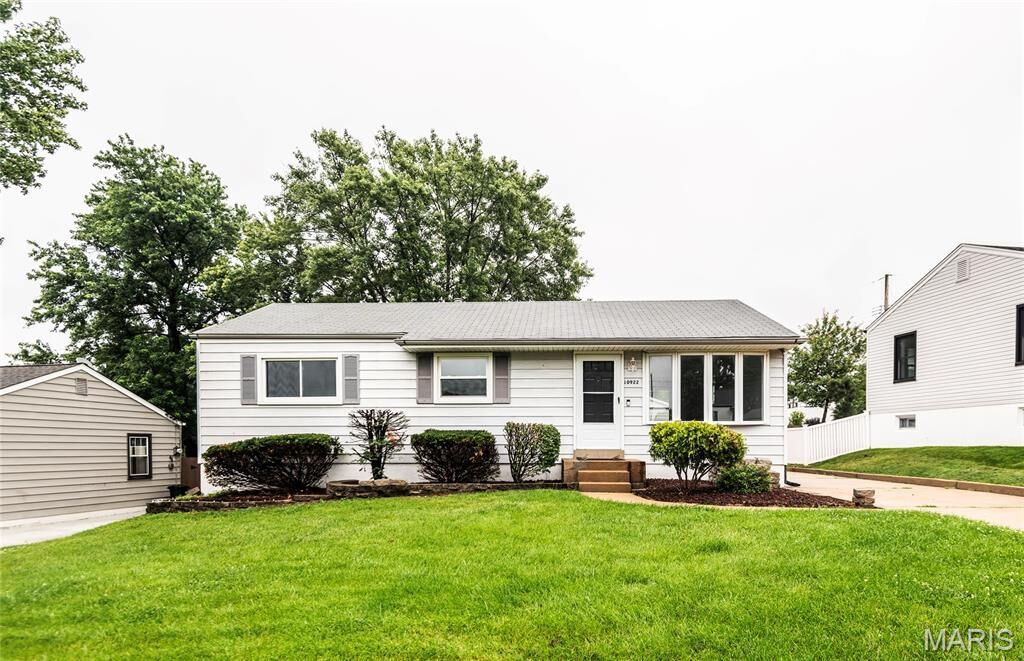 Property Photo: 10922 Juniper Court MO 63123