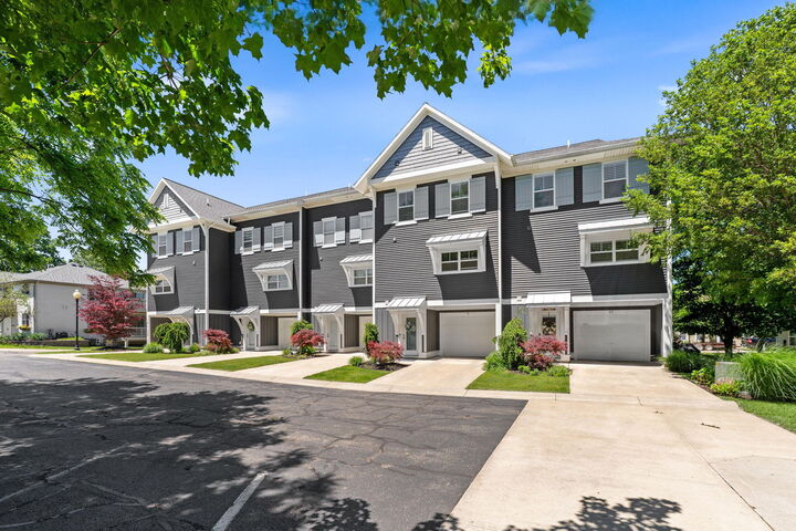 Property Photo:  160 Keewatin Way  MI 49406 
