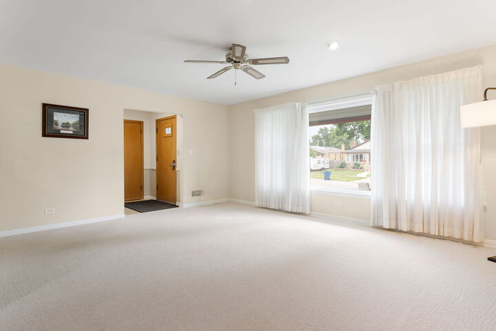 Property Photo:  5024 Harnew Road S  IL 60453 