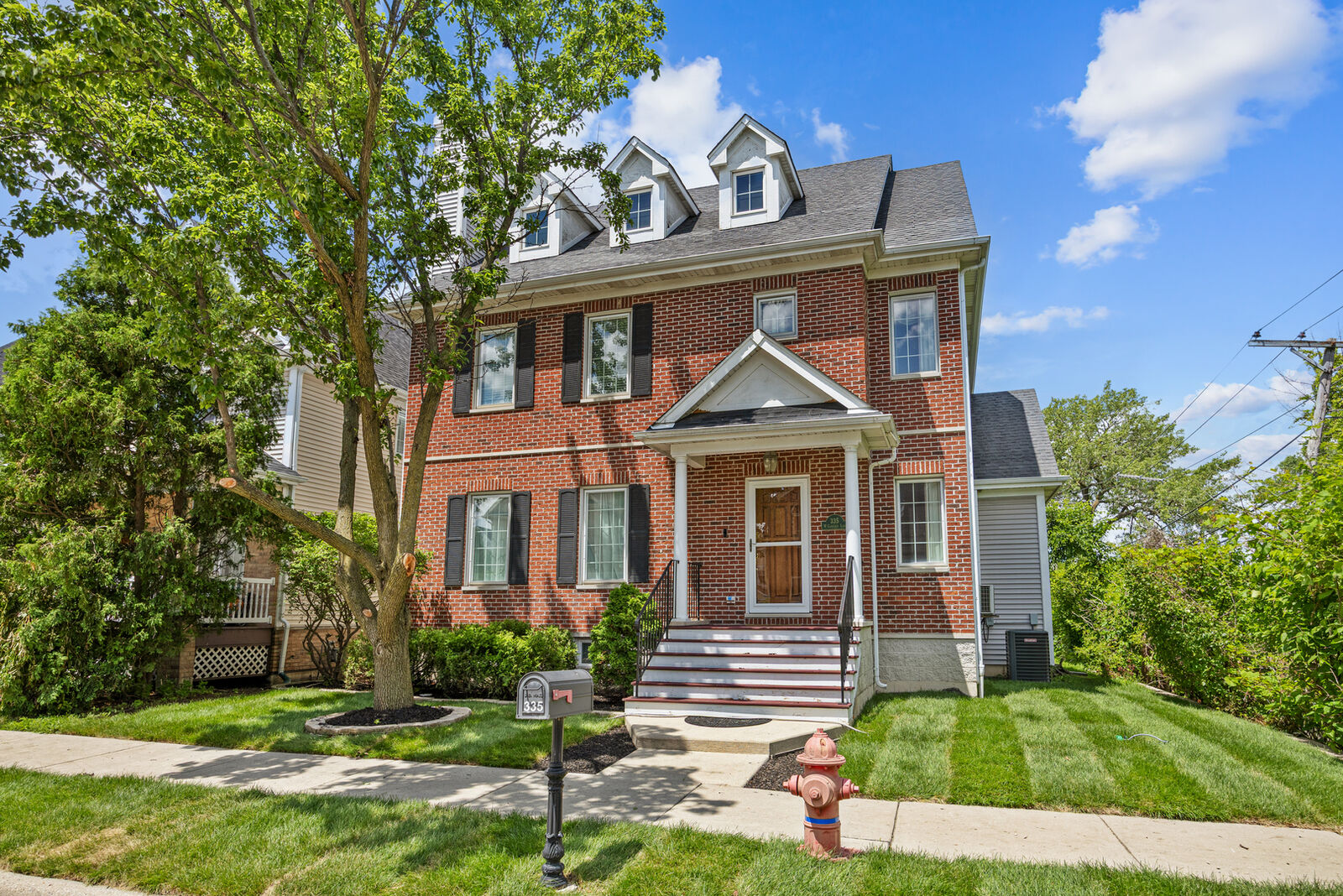 Property Photo:  335 W Carriage Lane  IL 60106 