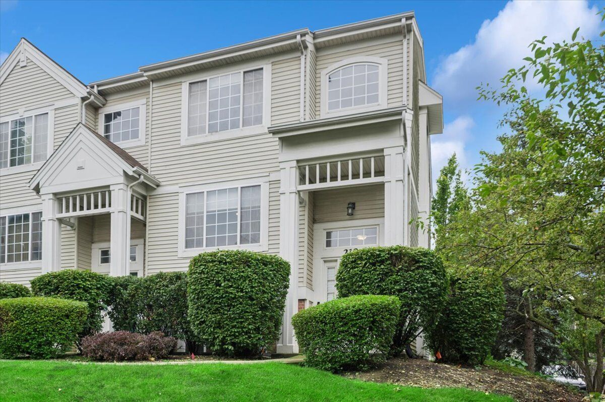 Property Photo: 218 Polo Club Drive 218 IL 60139
