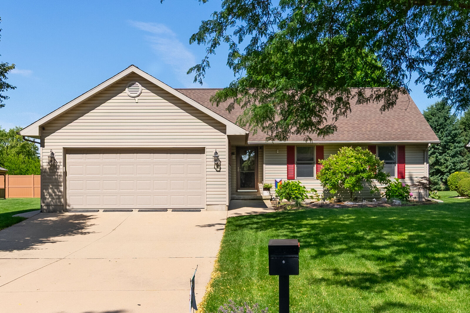 Property Photo: 2738 Becker Drive IL 61354