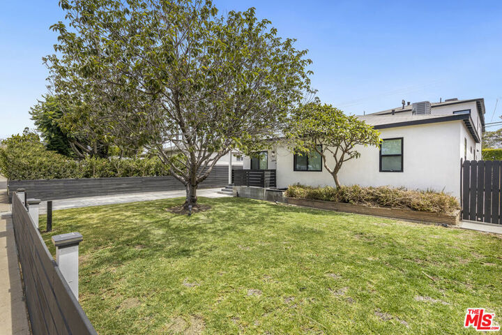 Property Photo: 2808 S Barrington CA 90064
