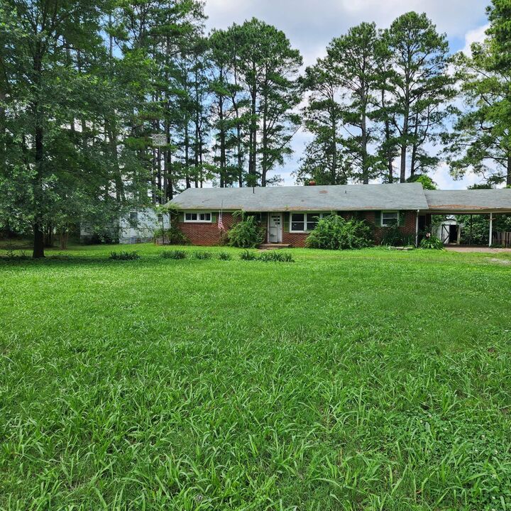 Property Photo:  1202 North Main St  TN 38481 