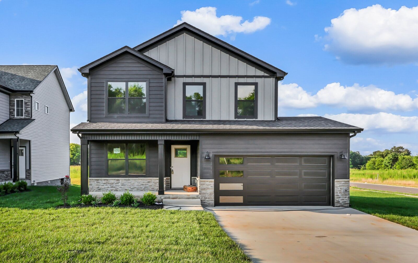 Property Photo:  2812 Brewster Dr  TN 37042 