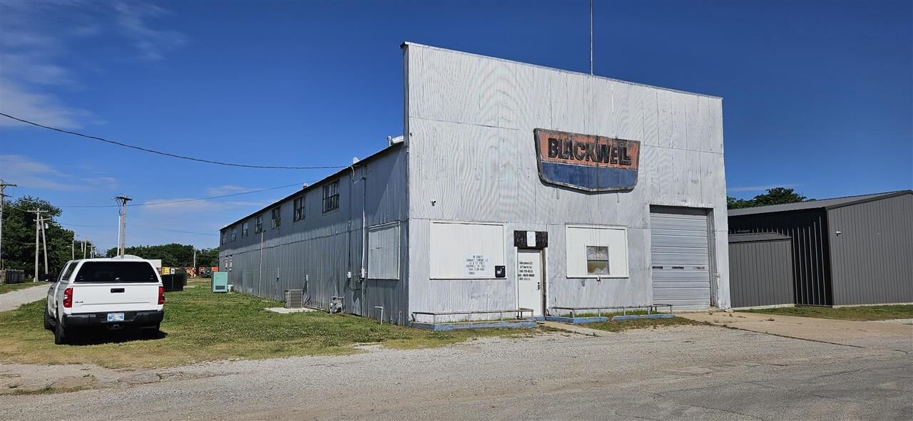 Property Photo: 417 N 1st OK 74631