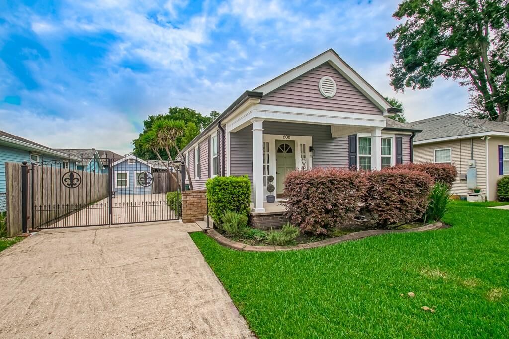 Property Photo: 608 Terrace Street LA 70121