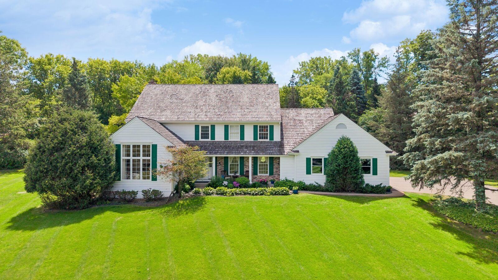 Property Photo:  215 Hollander Road  MN 55391 