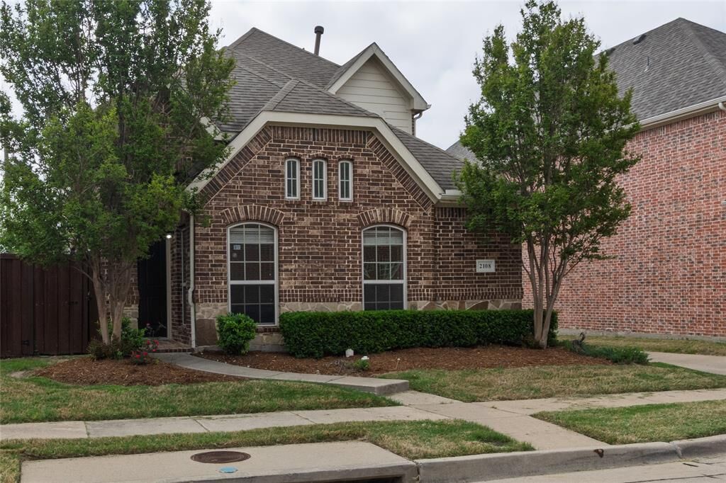 Property Photo:  2108 Harris Place  TX 75025 