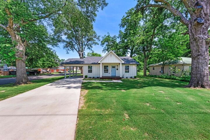 Property Photo: 200 Whitworth Street TX 75482