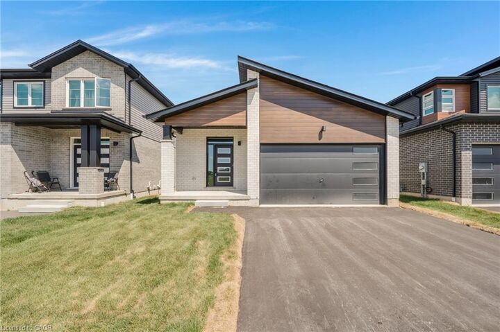 52 Moon Crescent — photo 1