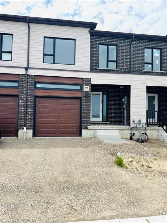Property Photo:  21 Pin Oak Common  ON N1S 0G3 