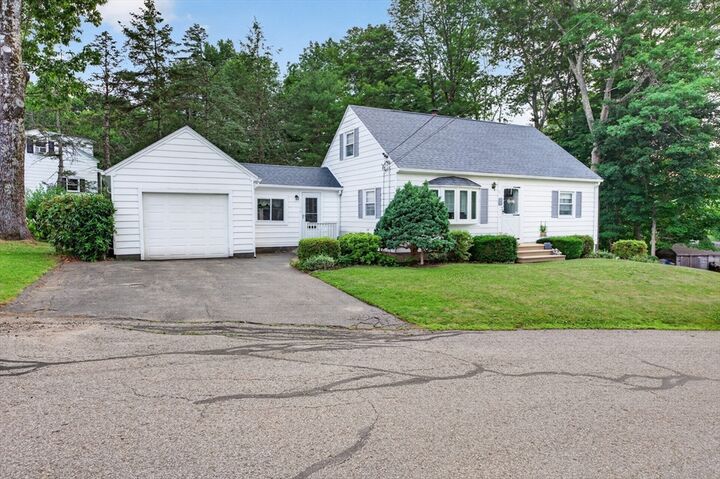 Property Photo:  11 King Street Ext  MA 01524 