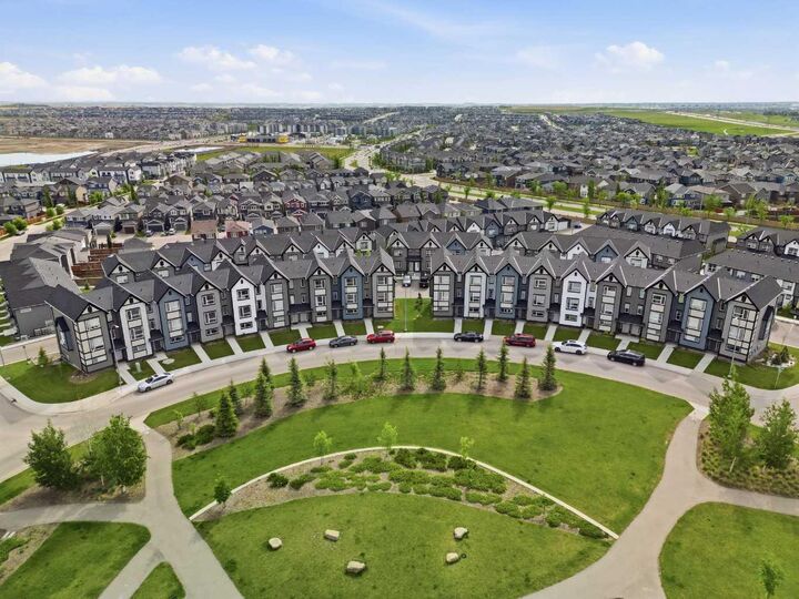 Property Photo: 56 Evanscrest Manor NW AB T3P 2A3