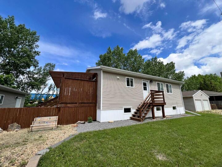 Property Photo:  210 Railway Avenue SW  AB T0B 2K0 
