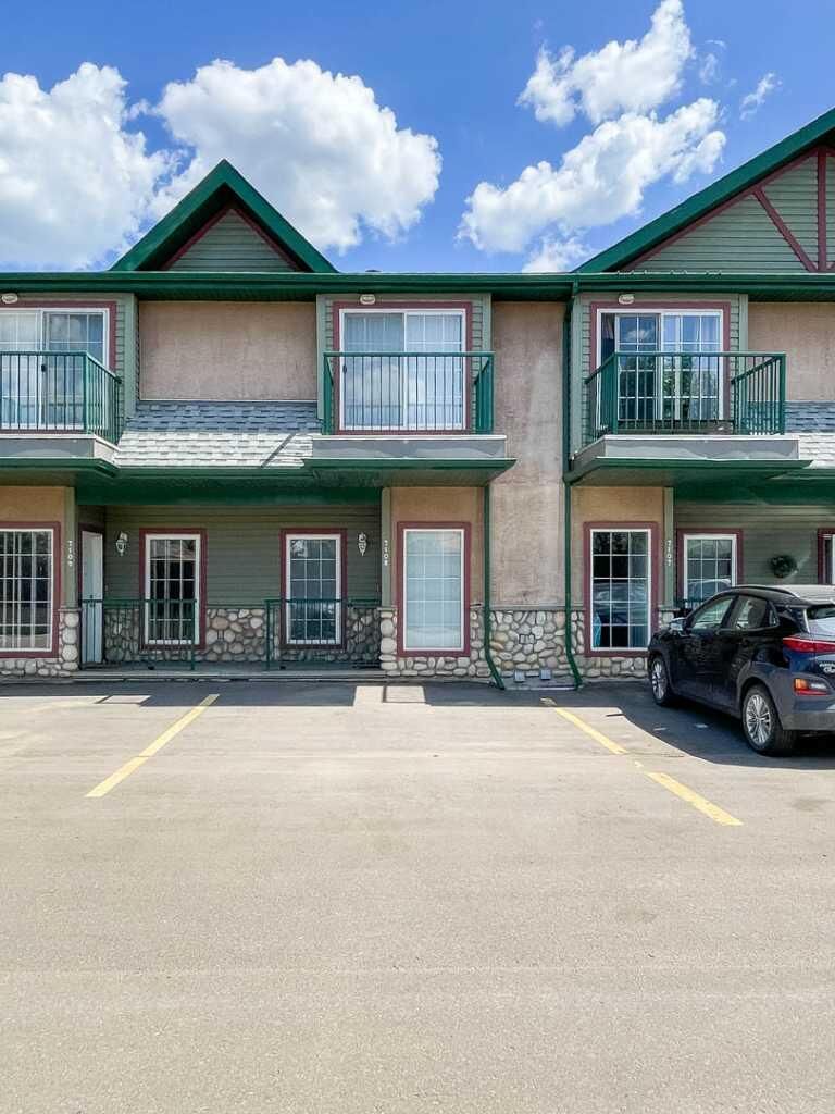 Property Photo: 200 Lougheed Drive 7108 AB T9K 2W3
