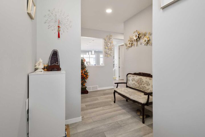 Property Photo:  35 Lucas Passage NW  AB T3P 2E3 