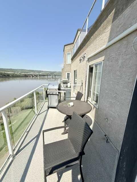 Property Photo: 9810 94 Street 405 AB T8S 1J2