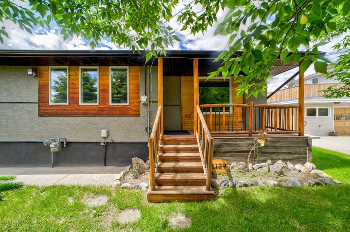 Property Photo: 1124 James Avenue AB T0K 1W0