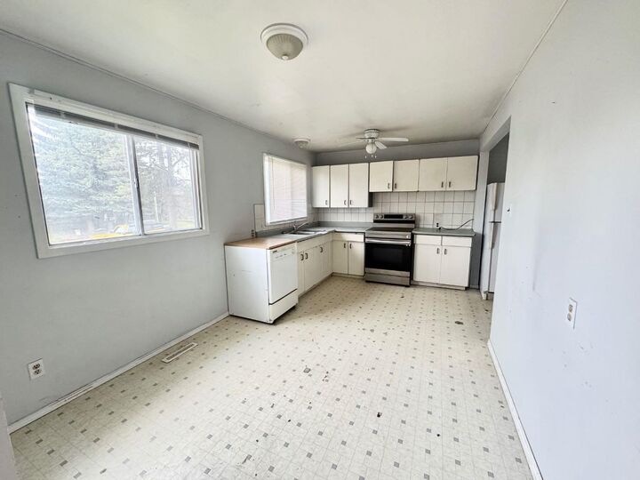 Property Photo: 5536 47A Street AB T7S 1B2