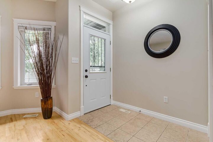 Property Photo:  310 8 Avenue NE  AB T2E 0P9 