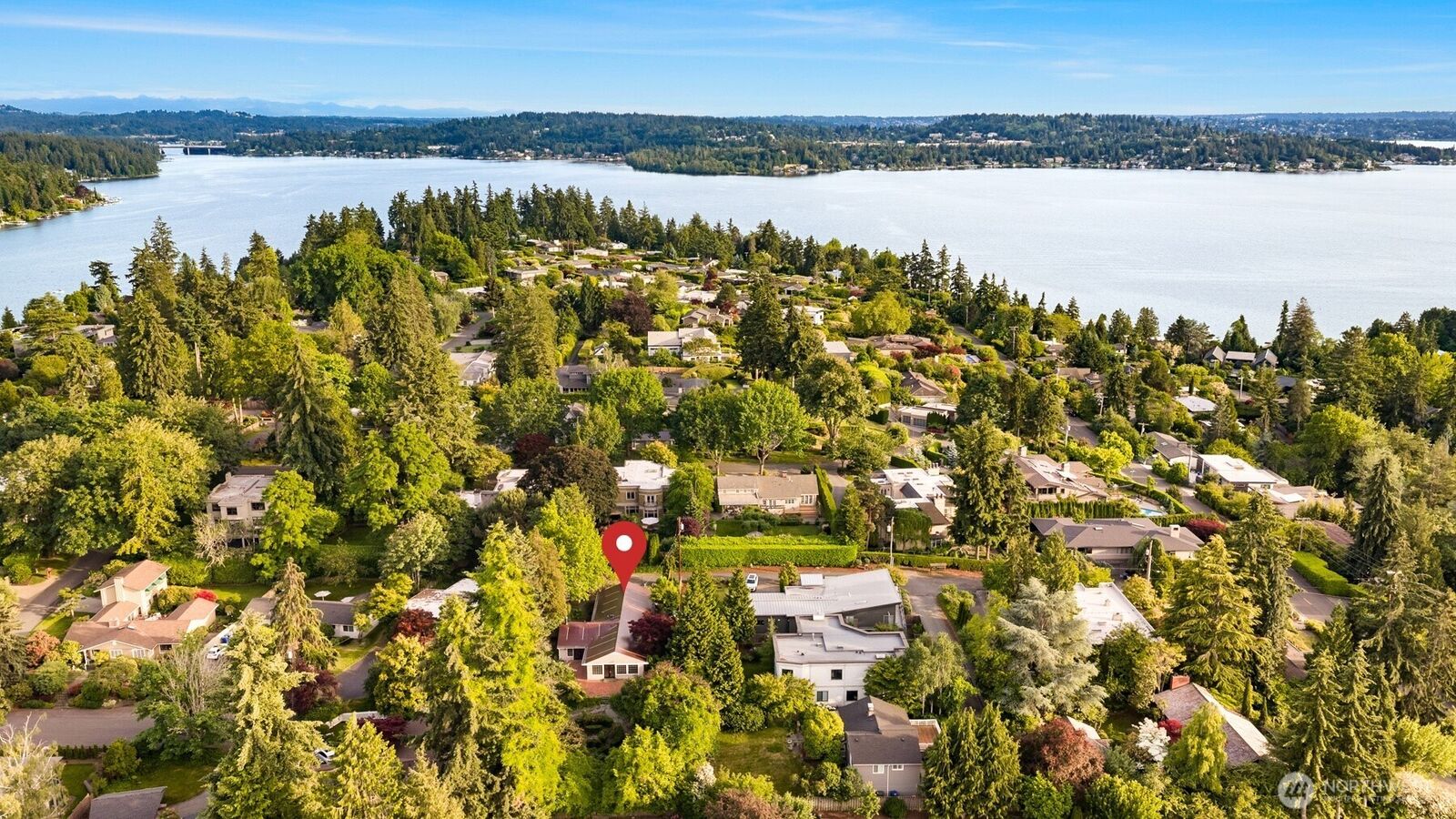 Property Photo:  804  84th Avenue NE  WA 98039 