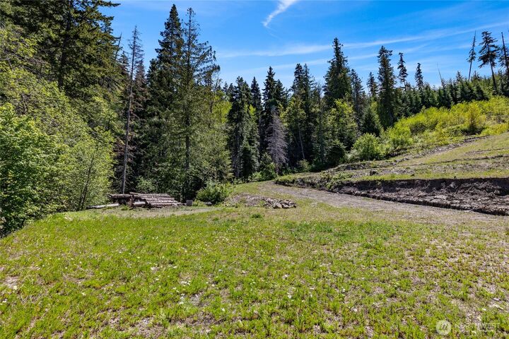 Property Photo:  2000  Rocky Mountain Way  WA 98922 