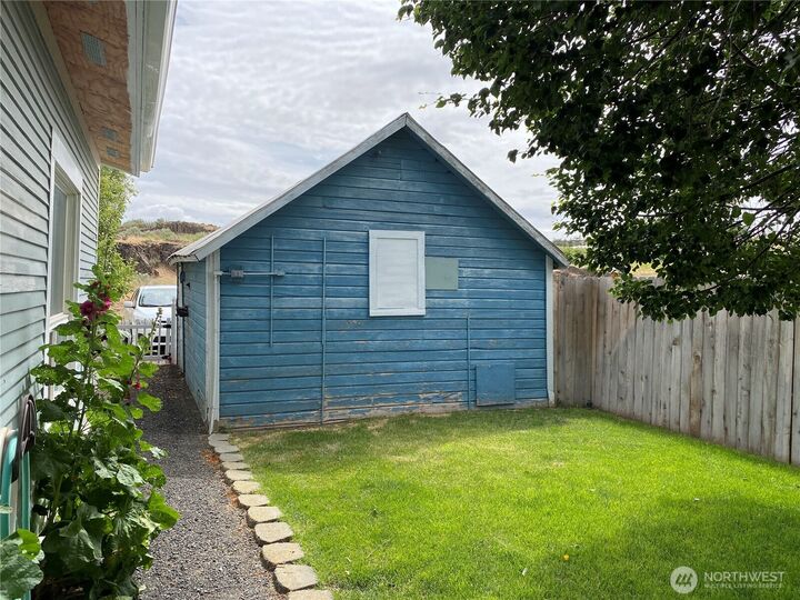 Property Photo:  514 S Division Street  WA 99159 