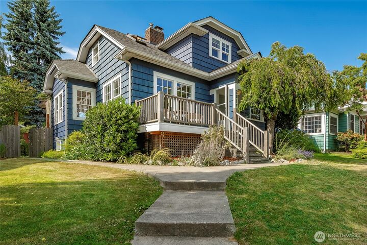 Property Photo:  2817  Broadway  WA 98225 
