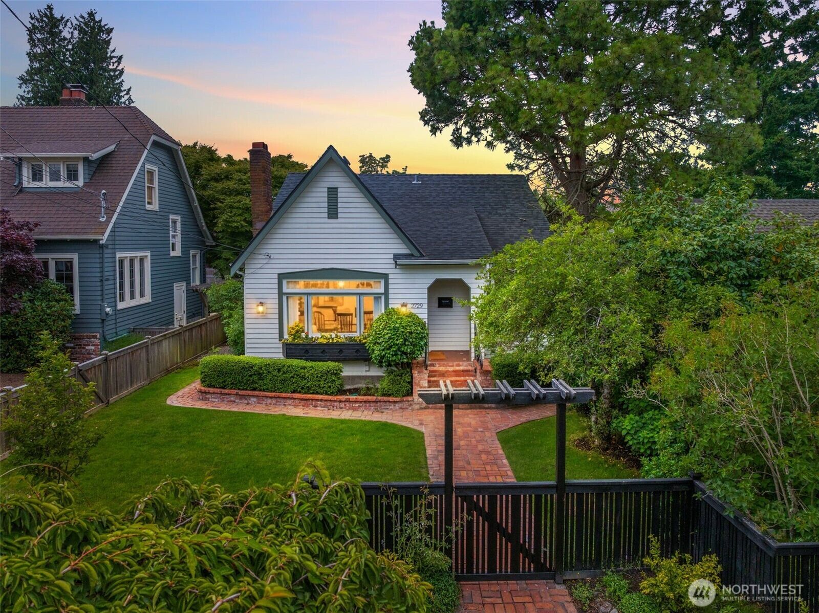 Property Photo:  2729  38th Avenue SW  WA 98126 