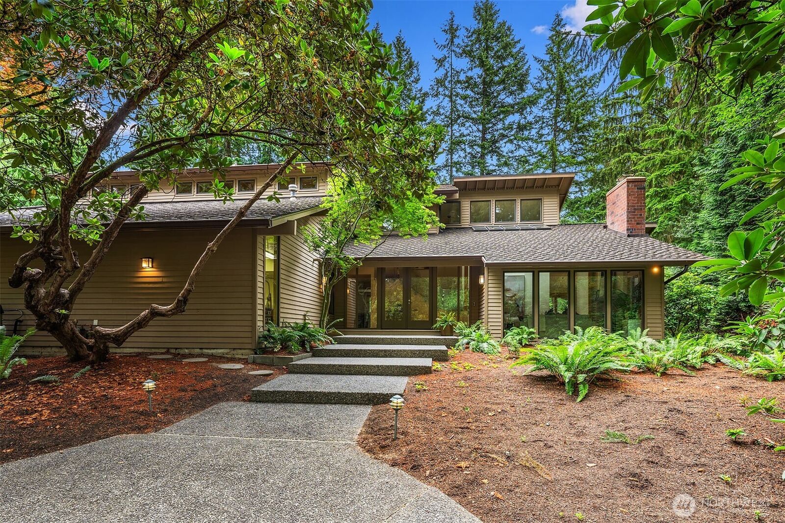 Property Photo:  12820 NE 39th Street  WA 98005 
