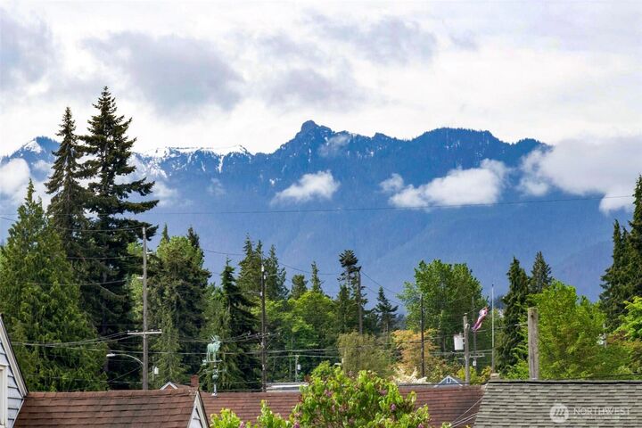 Property Photo:  915 W 11th St  WA 98363 
