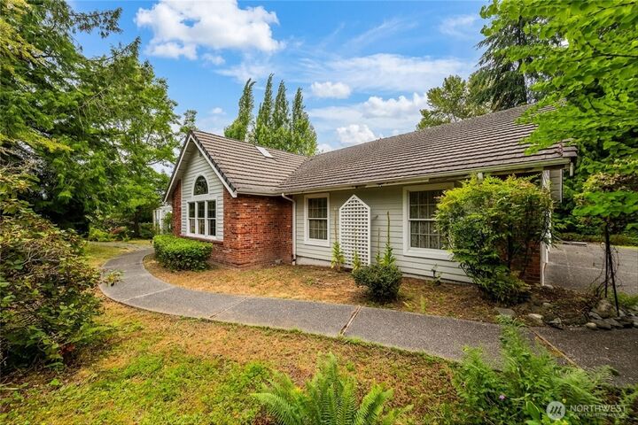 Property Photo:  200  Lilac Drive  WA 98273 