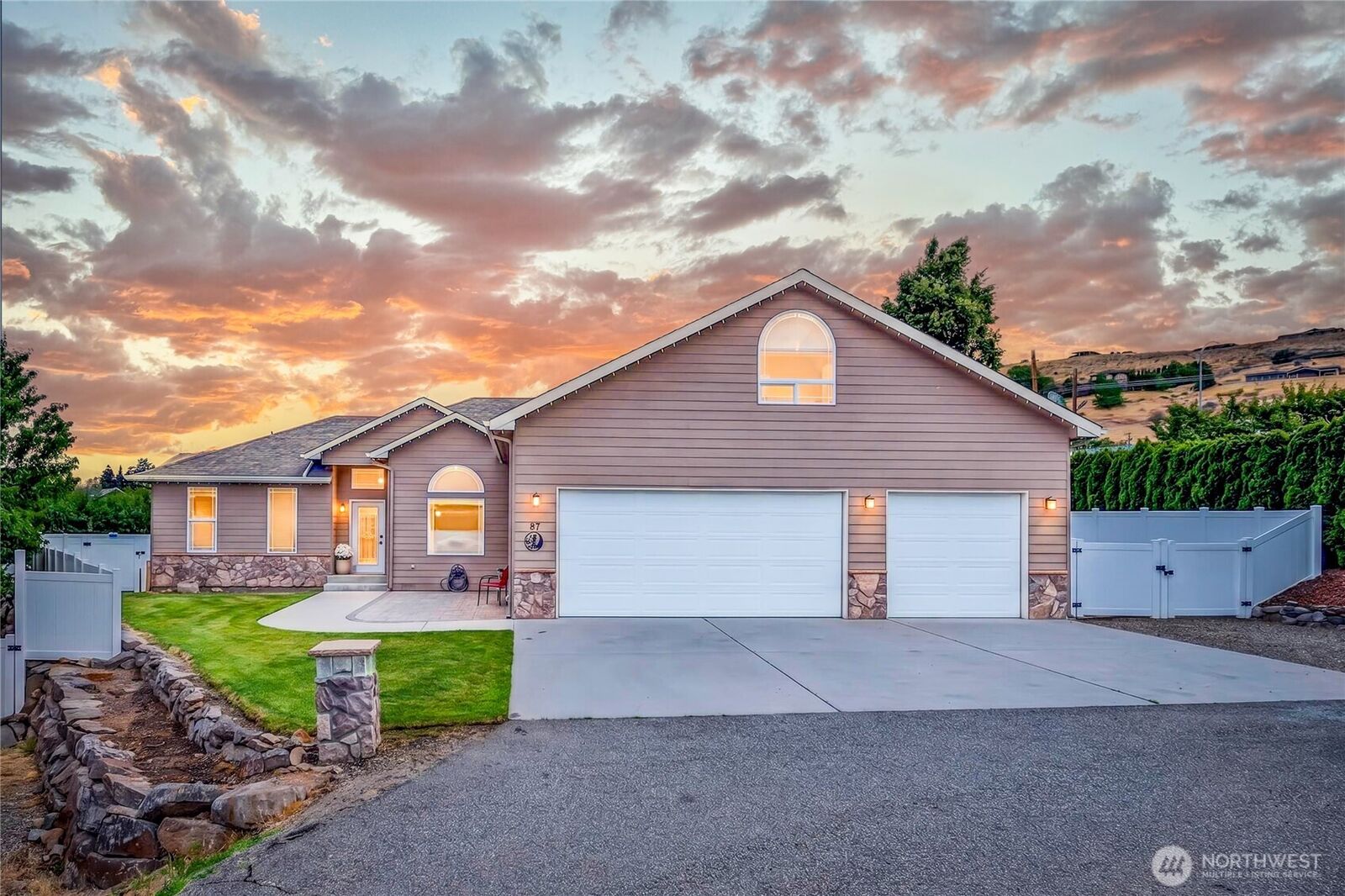 Property Photo: 87 Springhill Drive WA 98802