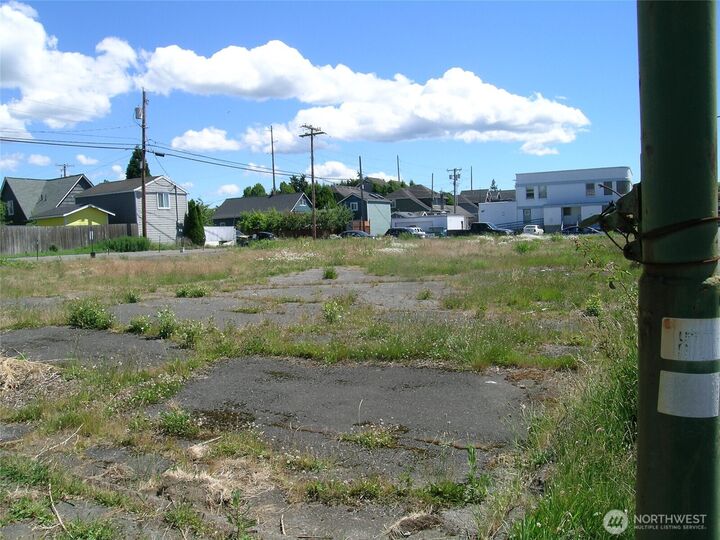 Property Photo:  2500  Meridian Street  WA 98225 