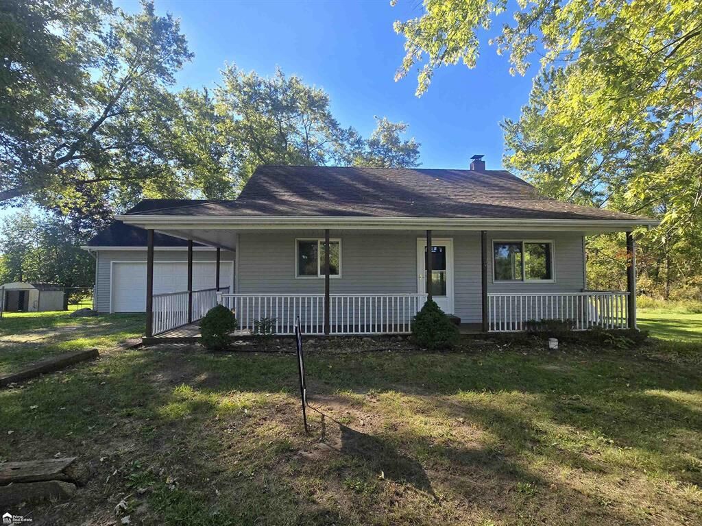 Property Photo:  819 W Summit Street  MI 48429 