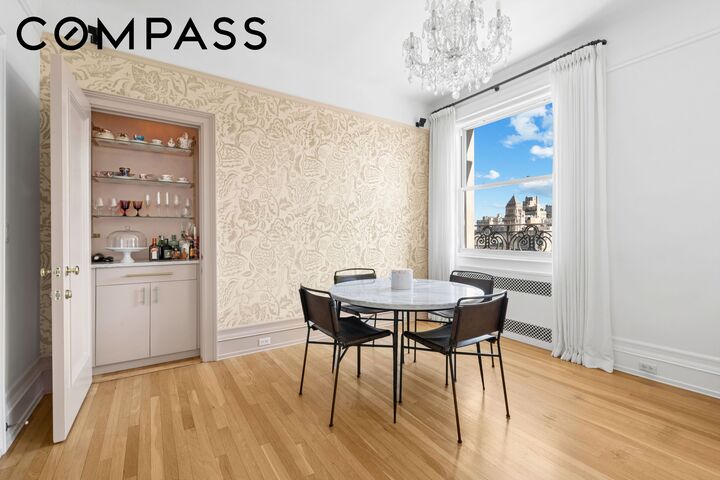 Property Photo:  26 E 63rd Street 11F  NY 10065 