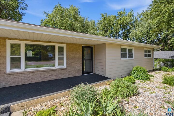Property Photo: 4608 E 21st St SD 57110-3731