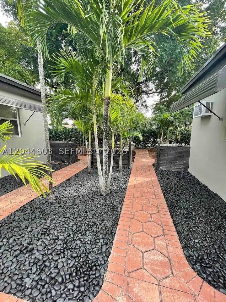 Property Photo: 1925 Dewey St FL 33020